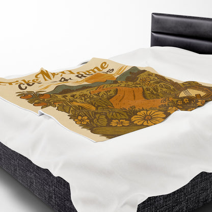 🏞️ Country Roads Plush Blanket – Cozy Gold-Toned Country Comfort 🌾🧡